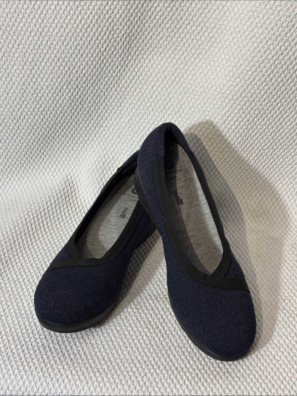 CLARKS CLOUDSTEPPER Sz 10 Fabric Small Wedge Round Toe Slip On Shoes